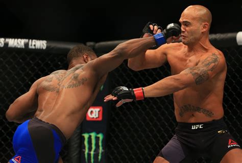 He is currently signed to the ultimate fighting championship (ufc). UFC 201: Tyron Woodley met KO Robbie Lawler - Les Adeptes ...