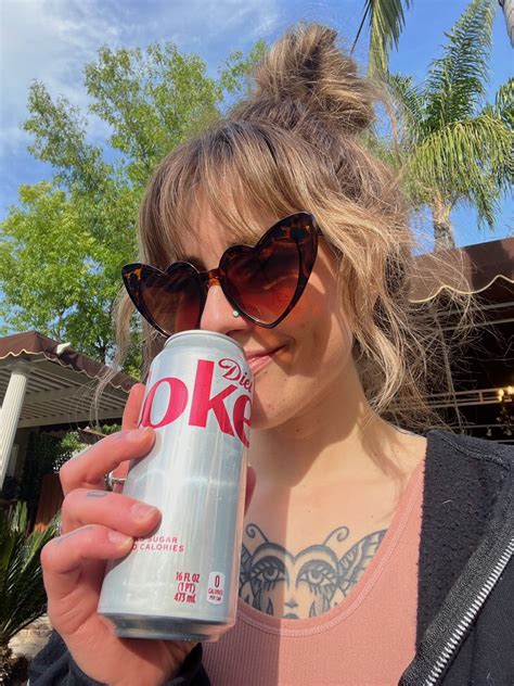 Awlivv Very Hot On Twitter Post Threesome Diet Coke Courtesy Of