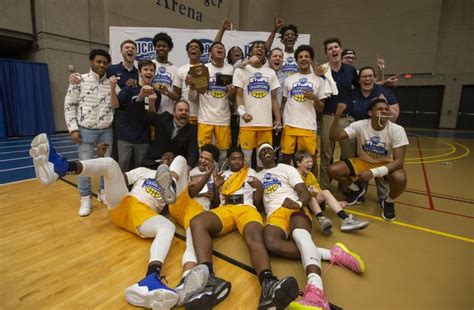 Mens Basketball Wins Districts Triumphant In The Face Of Nationals