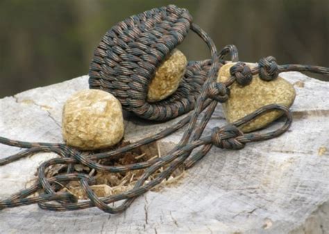 The one you use will depend largely on what you want to use it to hold and how you want to wear it. How To Make A Paracord Rock Sling - Homestead & Survival