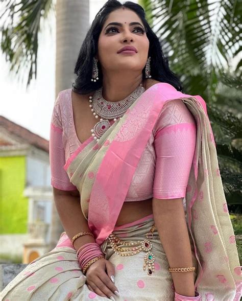 Stunning Looks Of Reshma Pasupuleti In Saree Telugu Rajyam Photos