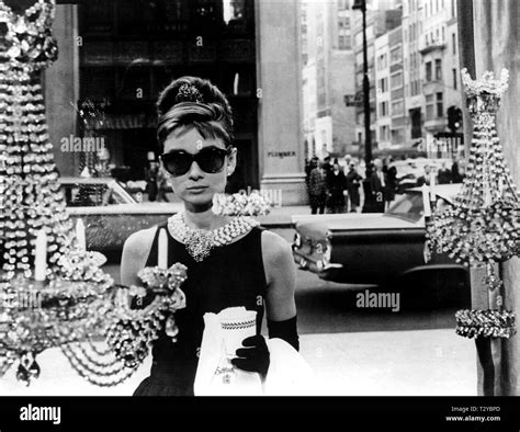 Audrey Hepburn Breakfast At Tiffanys 1961 Stock Photo Alamy