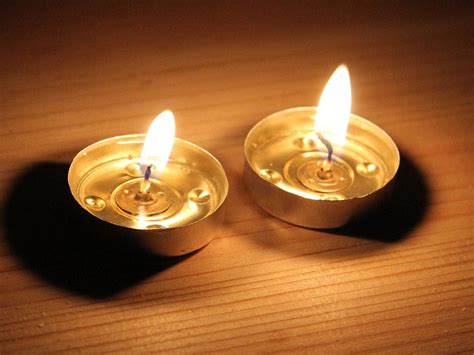 The Mitzvah Of Lighting Shabbat Candles ⋆ Jewishshop