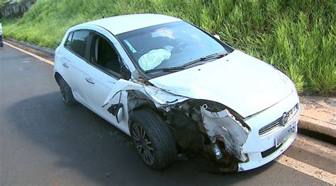 Suspeito De Roubar Carro Preso Ao Ser Perseguido Pela Pm E Bater Em