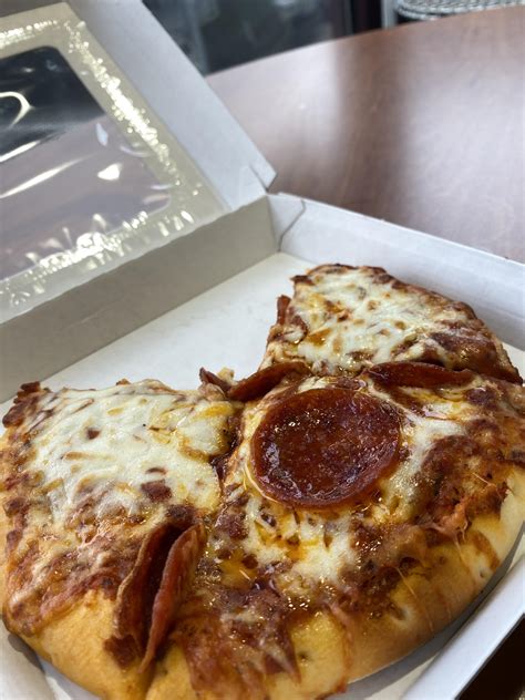 [I ate] some Holiday station pizza. : r/food