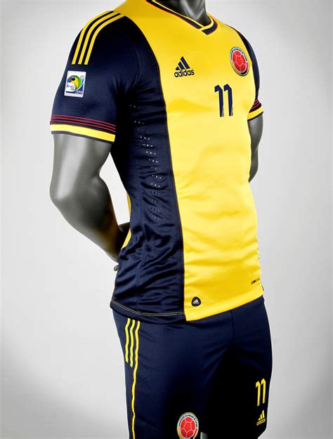 La selección colombia con sus principales estrellas luchará por la copa mundo, el título más prestigioso e importante en el balompié mundial. Uniforme Selección Colombia 2014 - a photo on Flickriver
