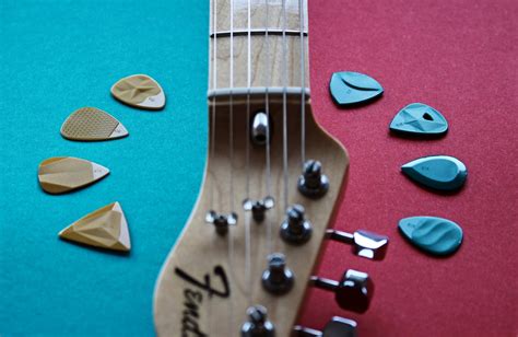 The Advantages And Disadvantages Of Different Types Of Guitar Picks