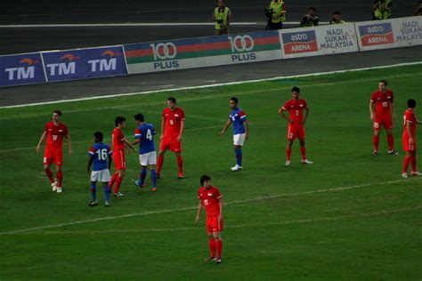 Malaysians often say singapore's food is basically a poor made replica of the original taste here in but please don't get me wrong, singapore also have a number of delicacies and the singaporean. Malaysia Vs Singapore | Malaysia Vs Singapore | Flickr