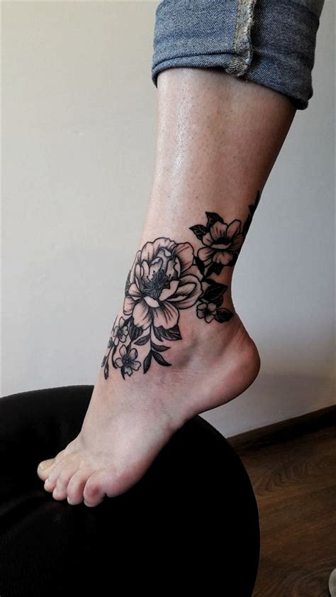 Gorgeous And Stunning Ankle Floral Tattoo Ideas For Your Inspiration