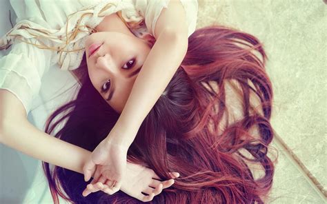 デスクトップ壁紙 女性 赤毛 モデル 長い髪 愛 アジア人 横たわって ヘア 肌 衣類 ロマンス 色 女の子 美しさ レディ 画像 髪型 写真撮影 器官
