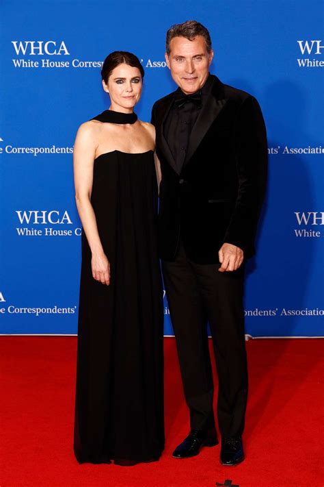 Keri Russell Wears Elegant Black Gown To White House Correspondents Dinner