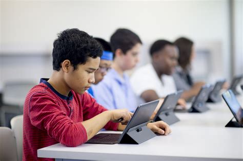 Should We Take Online High School Classes Offline