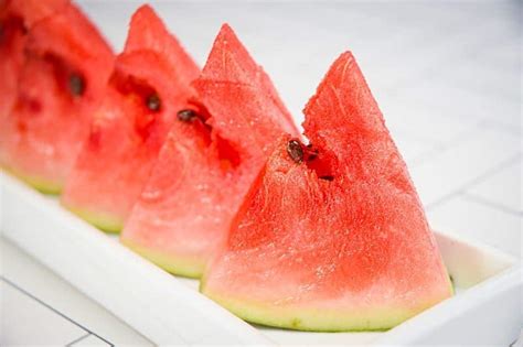 How To Slice Watermelon 3 Ways Triangles Cubes And Sticks In The Kitch