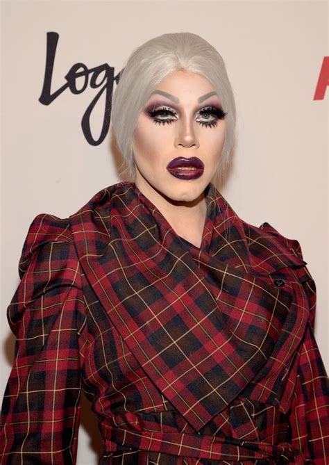 Sharon Needles RuPaul S Drag Race Reunion Finale Arrivals What S Up With The Wonky Eyelash