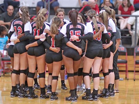 Mike Knewtsons Picture Not Mine Volleyball Huddle 2 Flickr