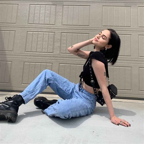 10 Facts About Maggie Lindemann A Singer Of Hit Song Pretty Girl