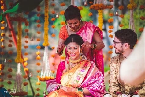 A Pretty Marathi Wedding With The Bride In A Striking Nauvari Saree