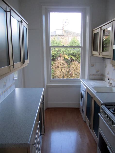 A split level one bedroom flat to rent located in the sought after dundonald park area of wimbledon. 2 Bed Flat to Rent - Brondesbury Villas, London, NW6 6AB
