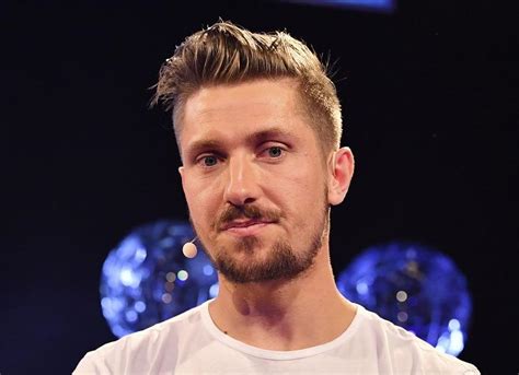 Ok, marcel hirscher is on the german tv show klein gegen groß today and he looks so incredibly and the season ended, marcel isn't racing anymore, but alexis and henrik are once again 2nd and. Olympic skiing champion Marcel Hirscher retires | Sports ...