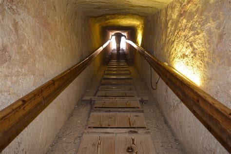 Inside Pyramid Of Giza Grand Gallery Inside The Great Pyramid Of