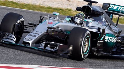 Follow the mercedes team, one of the most dominant forces of the modern f1 era, but one boasting a formula 1 tradition that dates back to the 1950s, with names like hamilton, rosberg and. Formula 1 2017 Mercedes nuova vettura, accesa la prima W08 ...