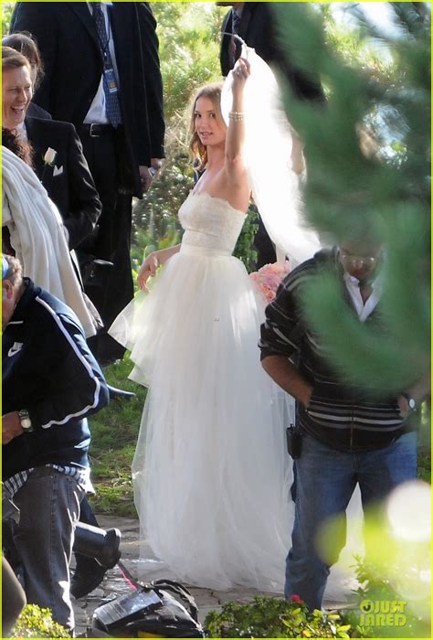 Emily Vancamp White Wedding Dress For Revenge Photo 2982604