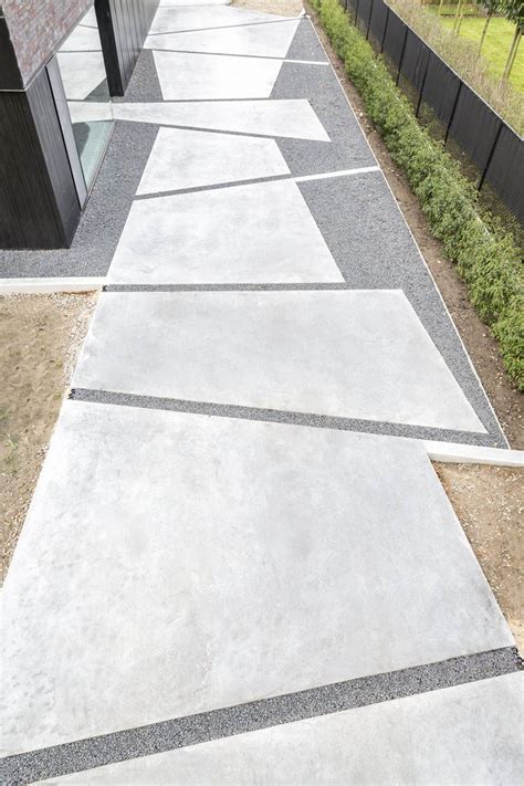 realisatie van oprit met gepolierde beton © bertbreugelmans