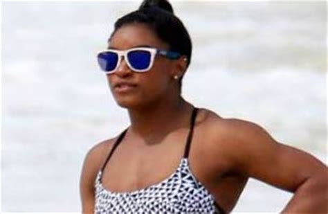 Simone biles is an american artistic gymnast who has been regarded as the greatest gymnast of all time by some and is the most decorated american gymnast and the world's third most. Simone Biles Height, Weight, Age, Body Statistics - Healthyton