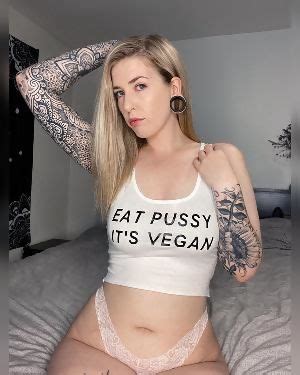 Eat Pussy Its Vegan HD Porn Pics