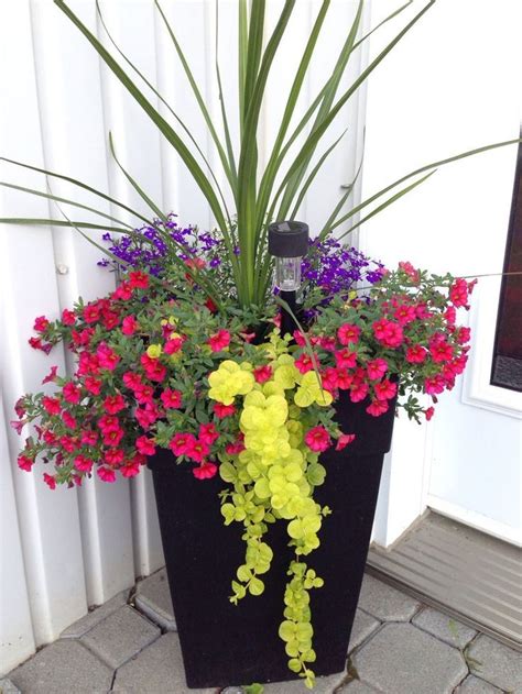45 impressive summer planter design ideas for front yard decoration container flowers potted