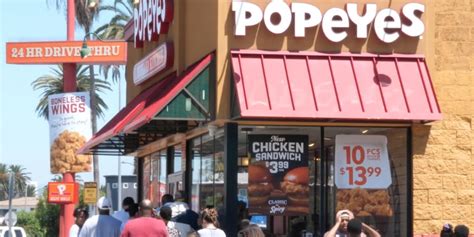 Popeyes Employee Caught Selling Chicken Sandwiches As Side Hustle
