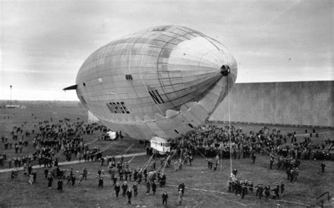 17 Amazing Vintage Photos Of Airships And Zeppelins In History