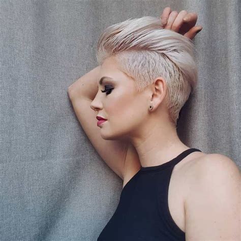 30 Cool Grey Short Hairstyles For Women Youll Love Yeahgotravel