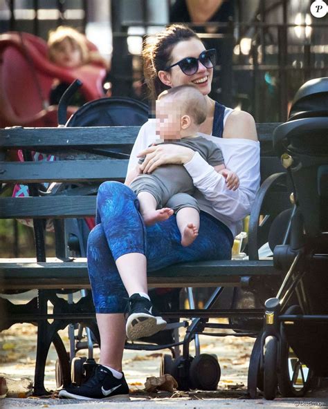 Anne Hathaway Gaga De Son Irrésistible Bébé Jonathan Purepeople