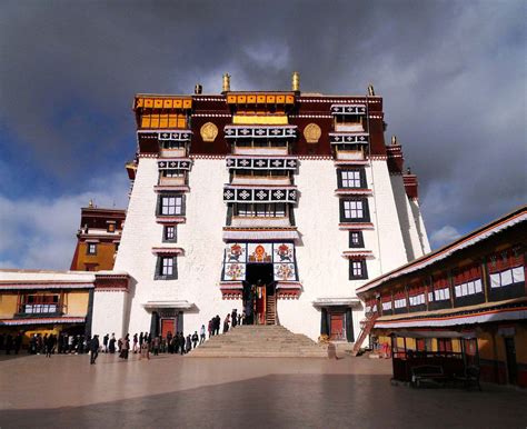 Potala Palace Former Dalai Lama Residence And Buddhist Pilgrimage Site