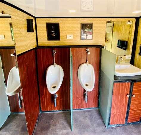 Luxury Vip Ac Toilet On Wheels Mobile Toilet On Rent मोबाइल टॉयलेट वैन