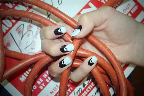 halloween nail art with ghosts how to get the design stylecaster