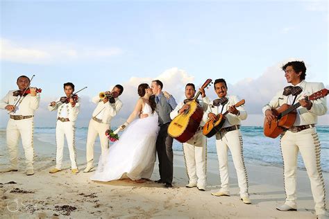 Ideas, tips and themes for planning a perfect beach wedding. Wedding Tulum Akiin Beach Club - Dayna + Andrew - Del Sol ...