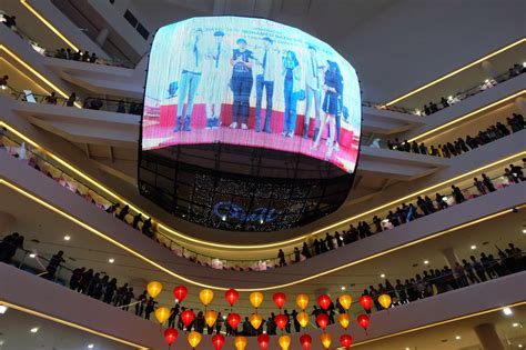 kee hua chee live k much the famous and hugely popular k pop band performed at the opening of