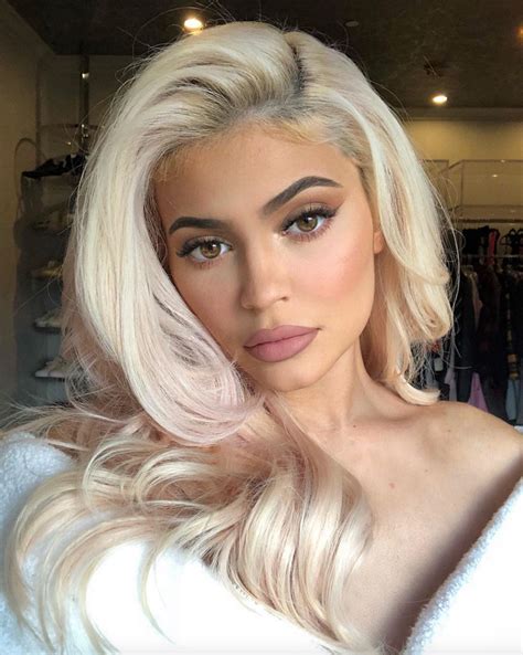 Kylie jenner taking over khloe's holiday hosting duties wasn't the only changeup the makeup mogul had in store for thanksgiving: Kylie Jenner's Halloween 2018 3-D Lip Kit: Details