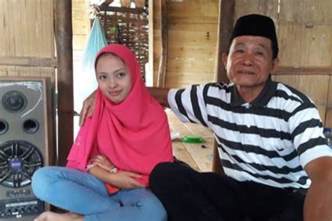 Gadis 18 Tahun Menolak 10 Lamaran Demi Kahwin Dengan Lelaki 62 Tahun