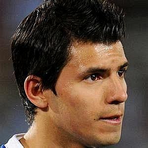 The football player has kept this neat hairstyle for years and we're not getting tired of it. Sergio Aguero - Age, Bio, Personal Life, Family & Stats ...