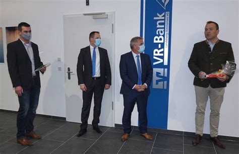 Wir kümmern uns für sie um den papierkram und informieren ihre zahlungspartner für sie. Beratung 60 Stunden pro Woche. Nachhaltig. Persönlich. Vor ...