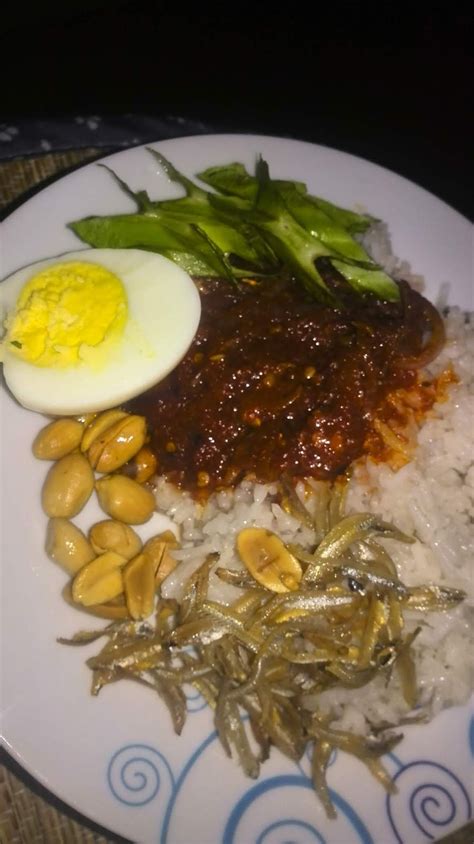 As long as she likes you, this young lady will do anything for you. namakucella: NASI LEMAK SAMBAL FROZEN