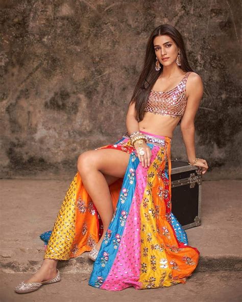 Kriti Sanon S Top Beauty Looks Beauty Cosmopolitan India Hot Sex Picture
