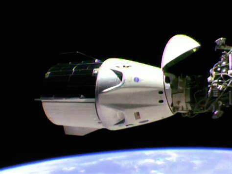 Spacex Crew Dragon Successfully Docks To Station Space Station