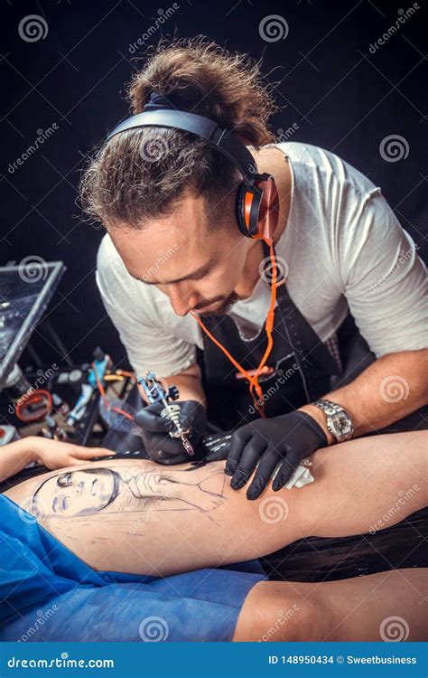 Tattoo Artist Makes Tattoo Pictures In Tattoo Studio Stock Photo