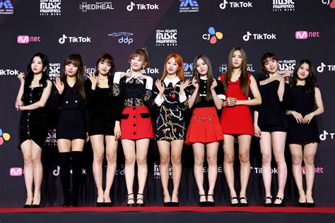 October 29 at 6:00 p.m. NATURE from All The Red Carpet Looks At The 2018 Mnet ...