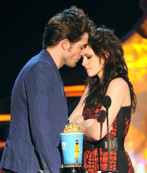 Robert Pattinson And Kristen Stewart Mtv Movie Awards Best Kiss Award The Best Onstage Kisses