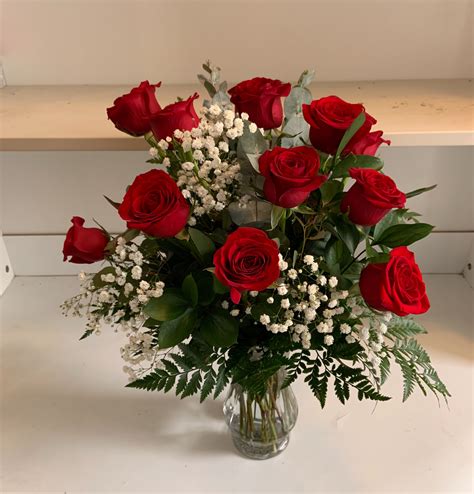 A Dozen Premium Red Rose Vase In Uxbridge Ma 77 Blossom Shop